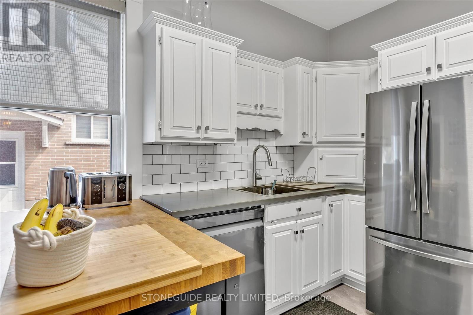 454 Mark Street, Peterborough (Ashburnham Ward 4), ON - Indoor Photo Showing Kitchen With Upgraded Kitchen