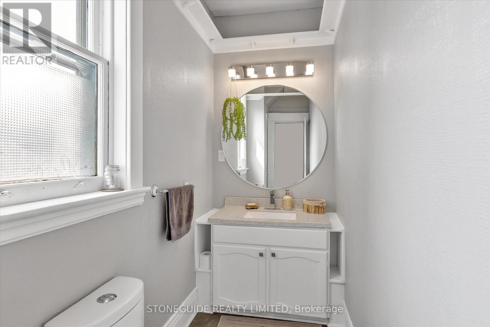454 Mark Street, Peterborough (Ashburnham Ward 4), ON - Indoor Photo Showing Bathroom