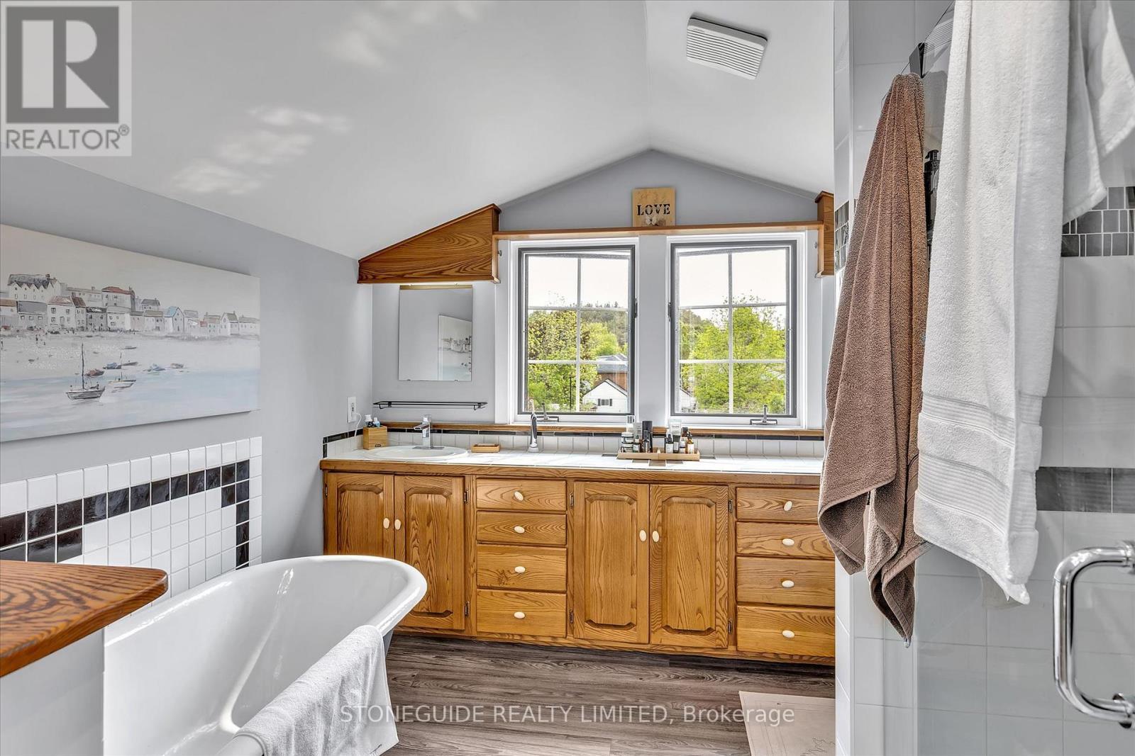 454 Mark Street, Peterborough (Ashburnham Ward 4), ON - Indoor Photo Showing Bathroom
