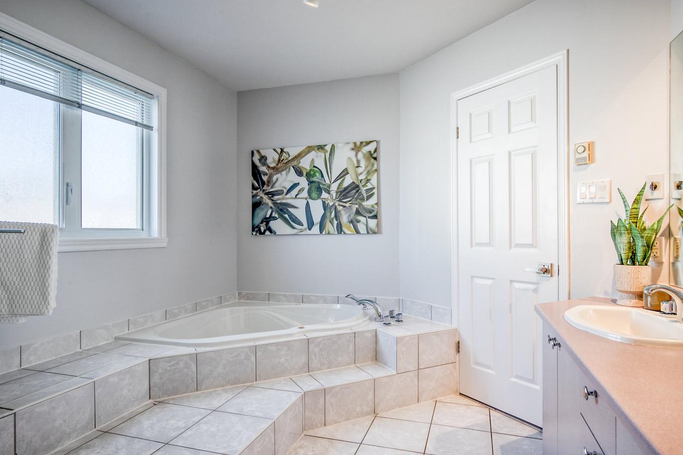 Ensuite bathroom - 427 - 431 Rue François-V.-Malhiot, Boucherville, QC - Indoor Photo Showing Bathroom