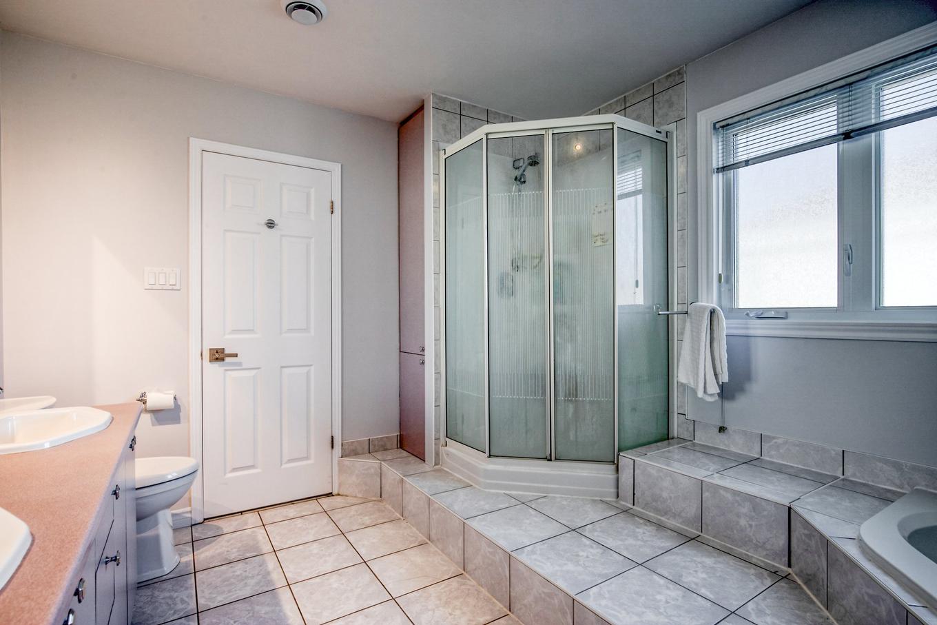 Ensuite bathroom - 427 - 431 Rue François-V.-Malhiot, Boucherville, QC - Indoor Photo Showing Bathroom