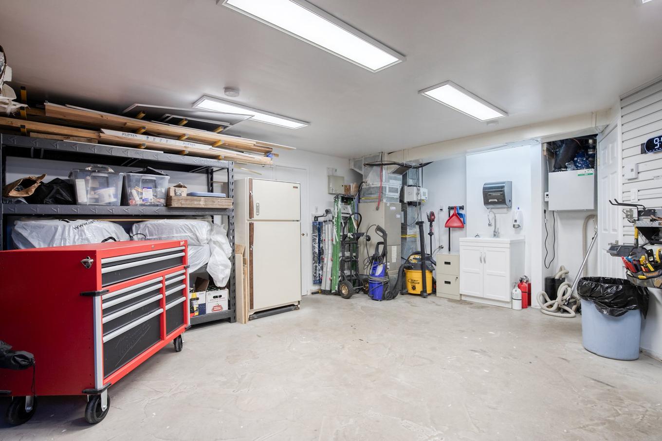Workshop - 427 - 431 Rue François-V.-Malhiot, Boucherville, QC - Indoor Photo Showing Garage
