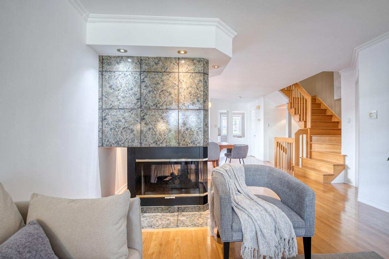 Living room - 427 - 431 Rue François-V.-Malhiot, Boucherville, QC - Indoor With Fireplace