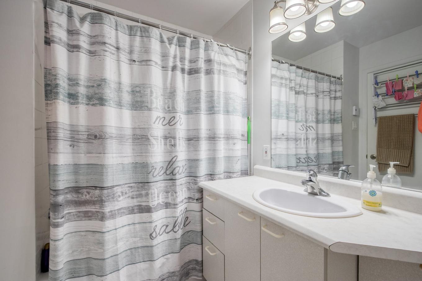 Dwelling - 427 - 431 Rue François-V.-Malhiot, Boucherville, QC - Indoor Photo Showing Bathroom