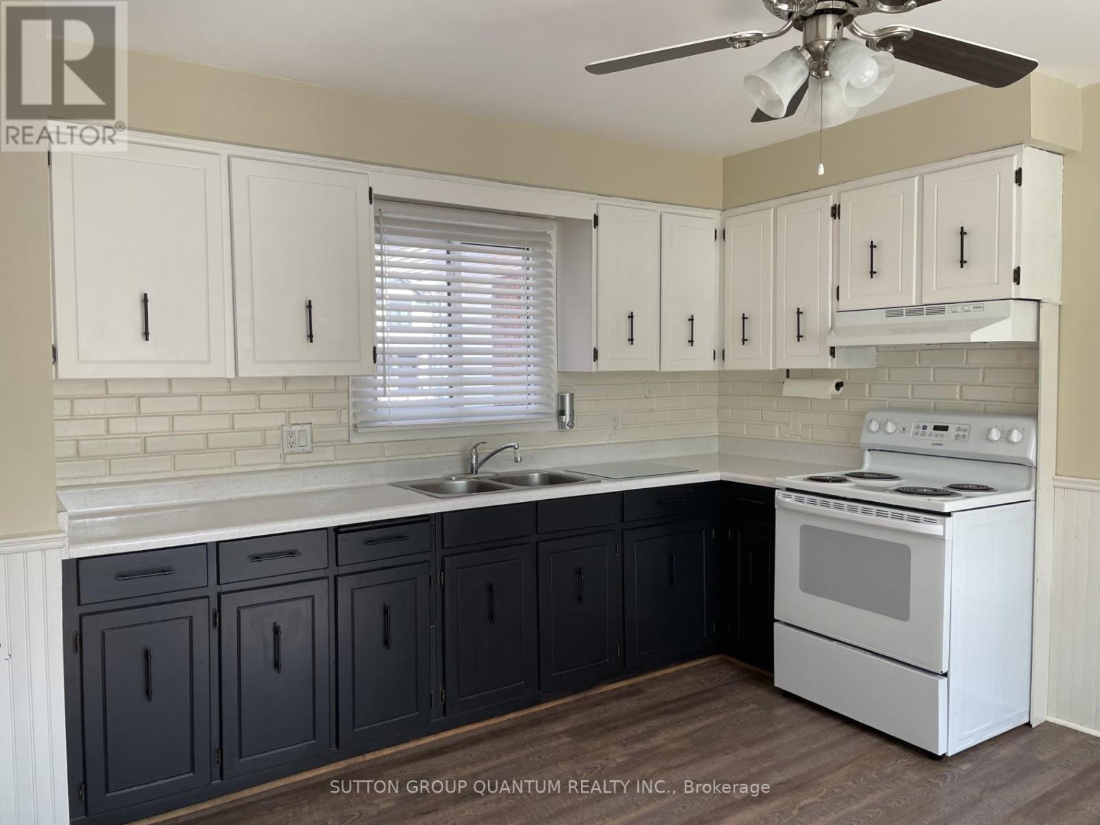 61 Tunis Street, St. Catharines, ON - Indoor Photo Showing Kitchen With Double Sink