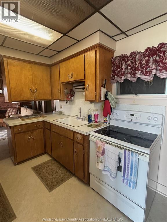 680 Point Pelee Drive, Leamington, ON - Indoor Photo Showing Kitchen