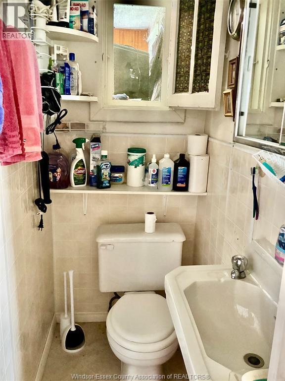 680 Point Pelee Drive, Leamington, ON - Indoor Photo Showing Bathroom