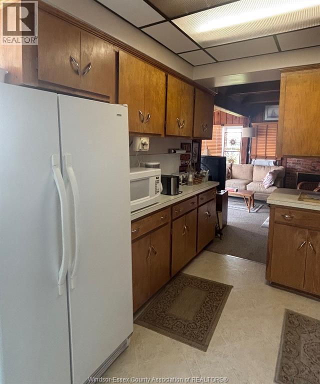 680 Point Pelee Drive, Leamington, ON - Indoor Photo Showing Kitchen