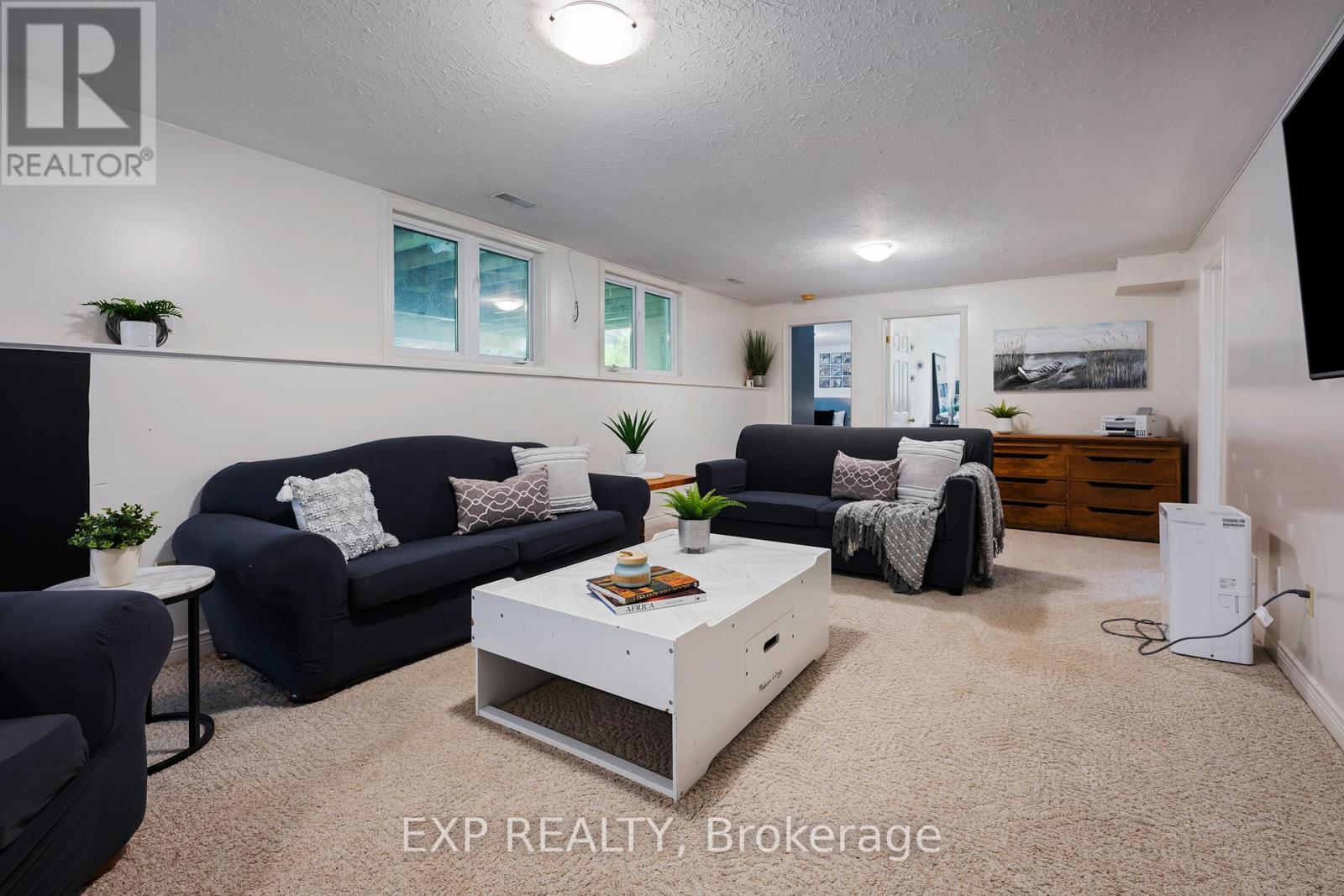 506097 Highway 89, Mulmur, ON - Indoor Photo Showing Living Room