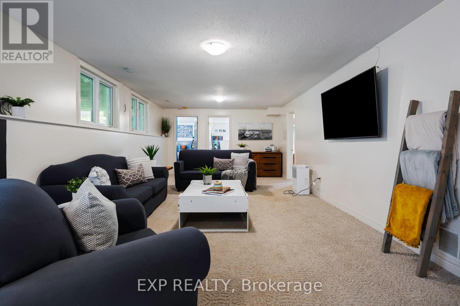 506097 Highway 89, Mulmur, ON - Indoor Photo Showing Living Room