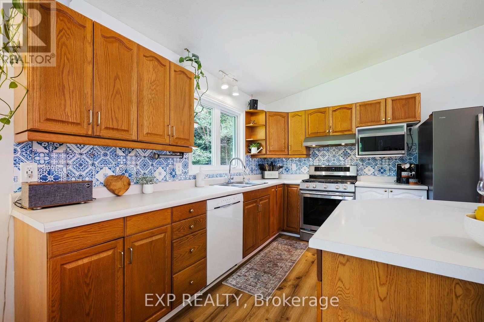 506097 Highway 89, Mulmur, ON - Indoor Photo Showing Kitchen With Double Sink