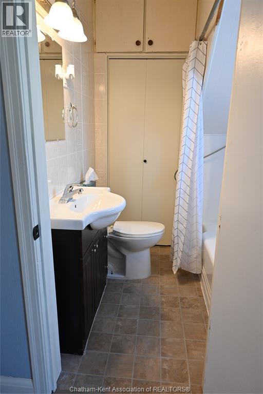 66 Victoria Street, Thamesville, ON - Indoor Photo Showing Bathroom