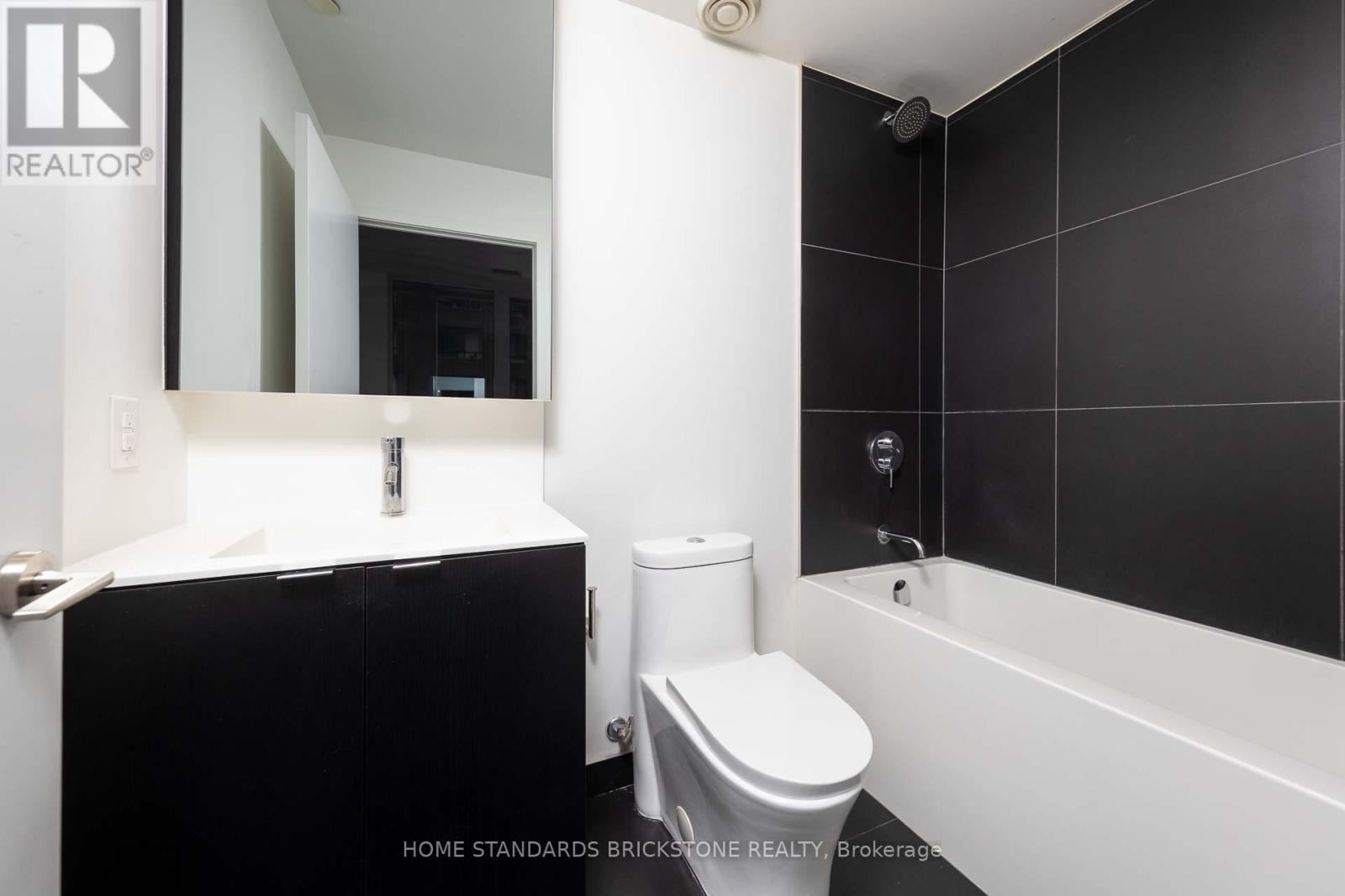 510 - 20 Edward Street, Toronto, ON - Indoor Photo Showing Bathroom