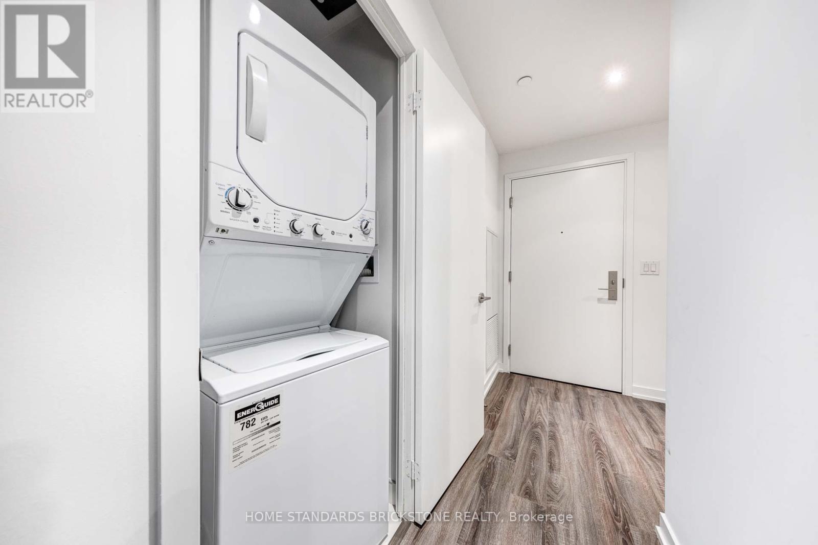 510 - 20 Edward Street, Toronto, ON - Indoor Photo Showing Laundry Room