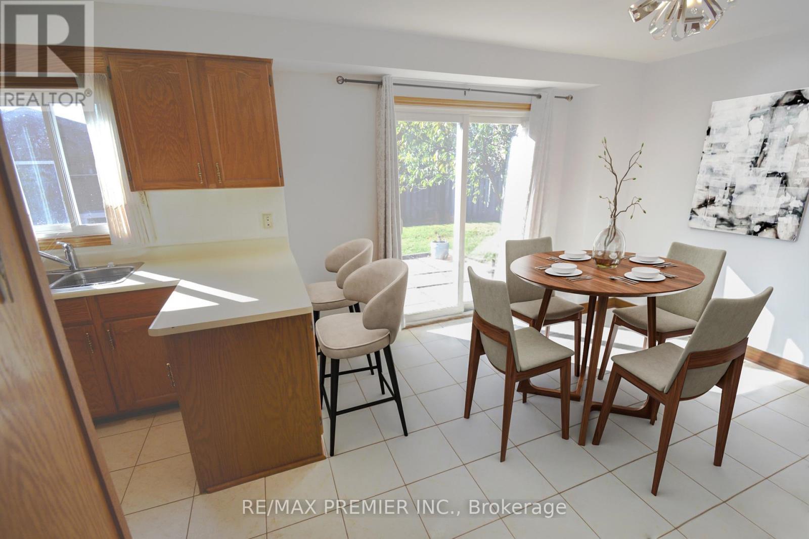 64 Partridge Circle, Vaughan, ON - Indoor Photo Showing Dining Room