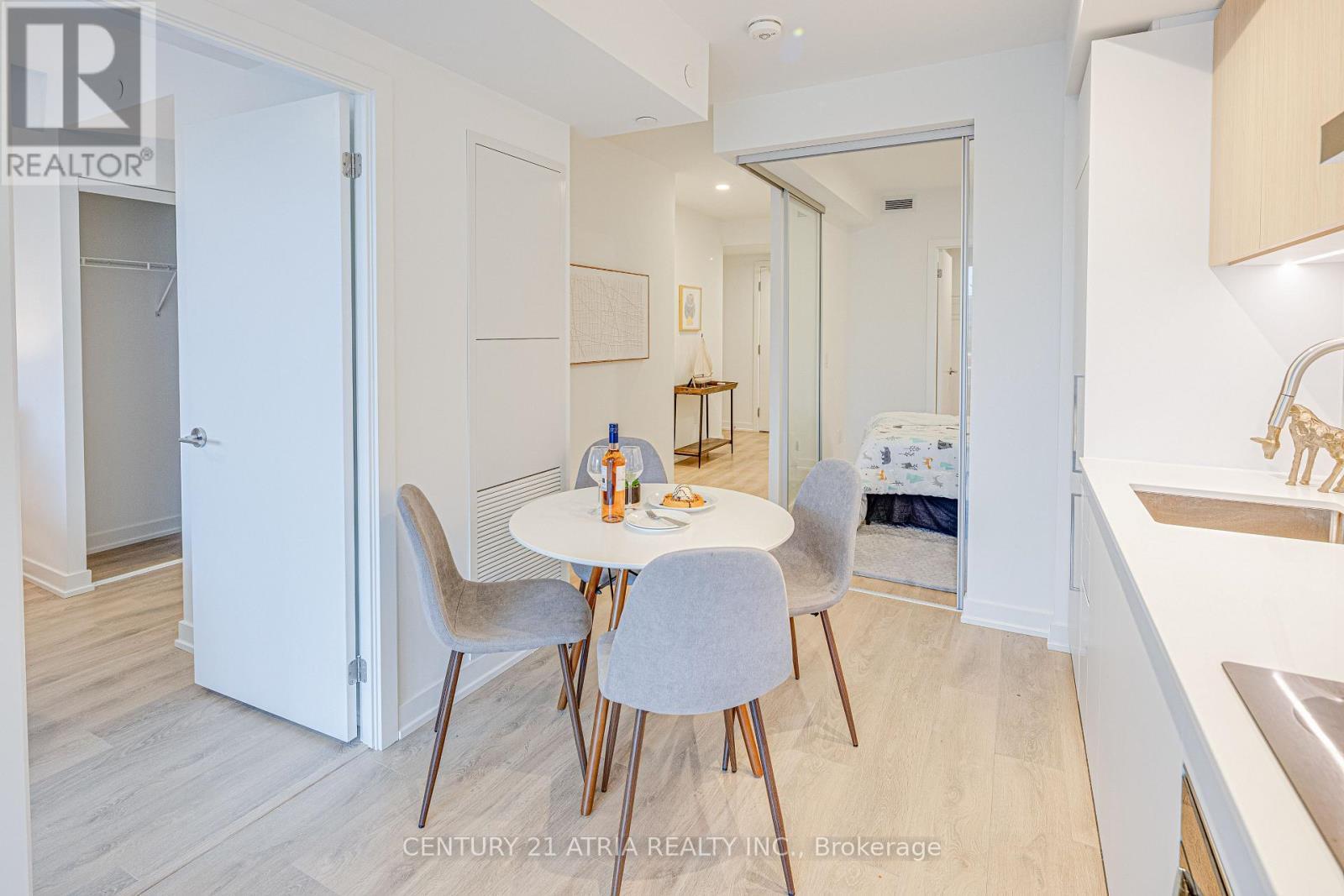 217 - 1100 Sheppard Avenue W, Toronto, ON - Indoor Photo Showing Dining Room