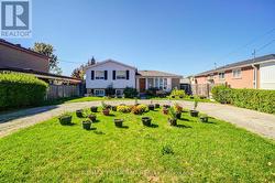 74 BLOOMINGTON CRESCENT Toronto, ON M3N 1R1