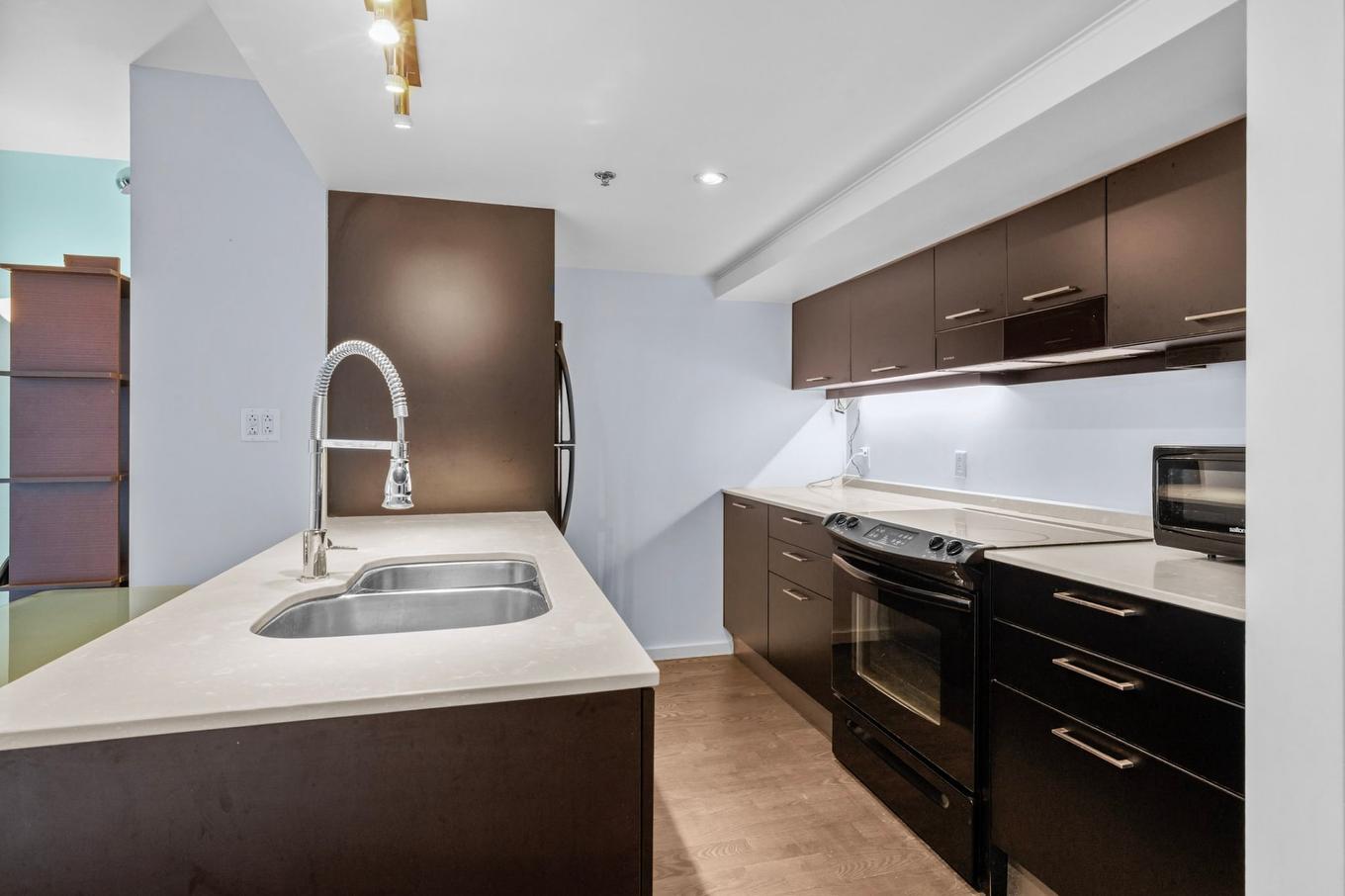 Kitchen - 1206-350 Boul. De Maisonneuve O., Montréal (Ville-Marie), QC - Indoor Photo Showing Kitchen With Double Sink