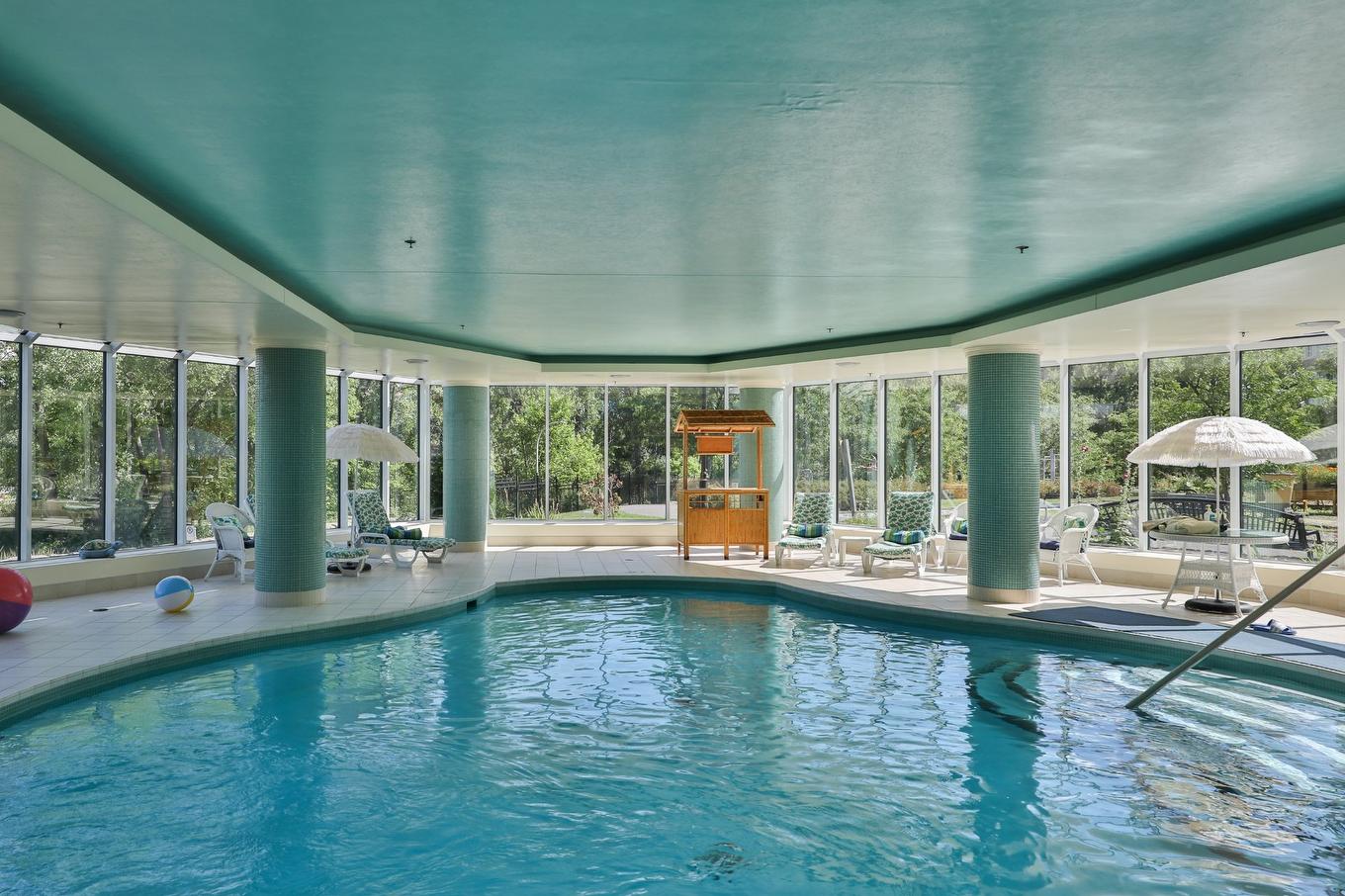 Piscine - 704-25 Prom. Des Îles, Laval (Chomedey), QC - Indoor Photo Showing Other Room With In Ground Pool