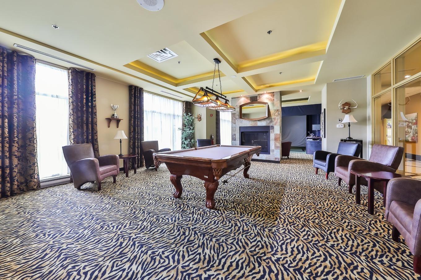 Salle communautaire - 704-25 Prom. Des Îles, Laval (Chomedey), QC - Indoor Photo Showing Other Room With Fireplace