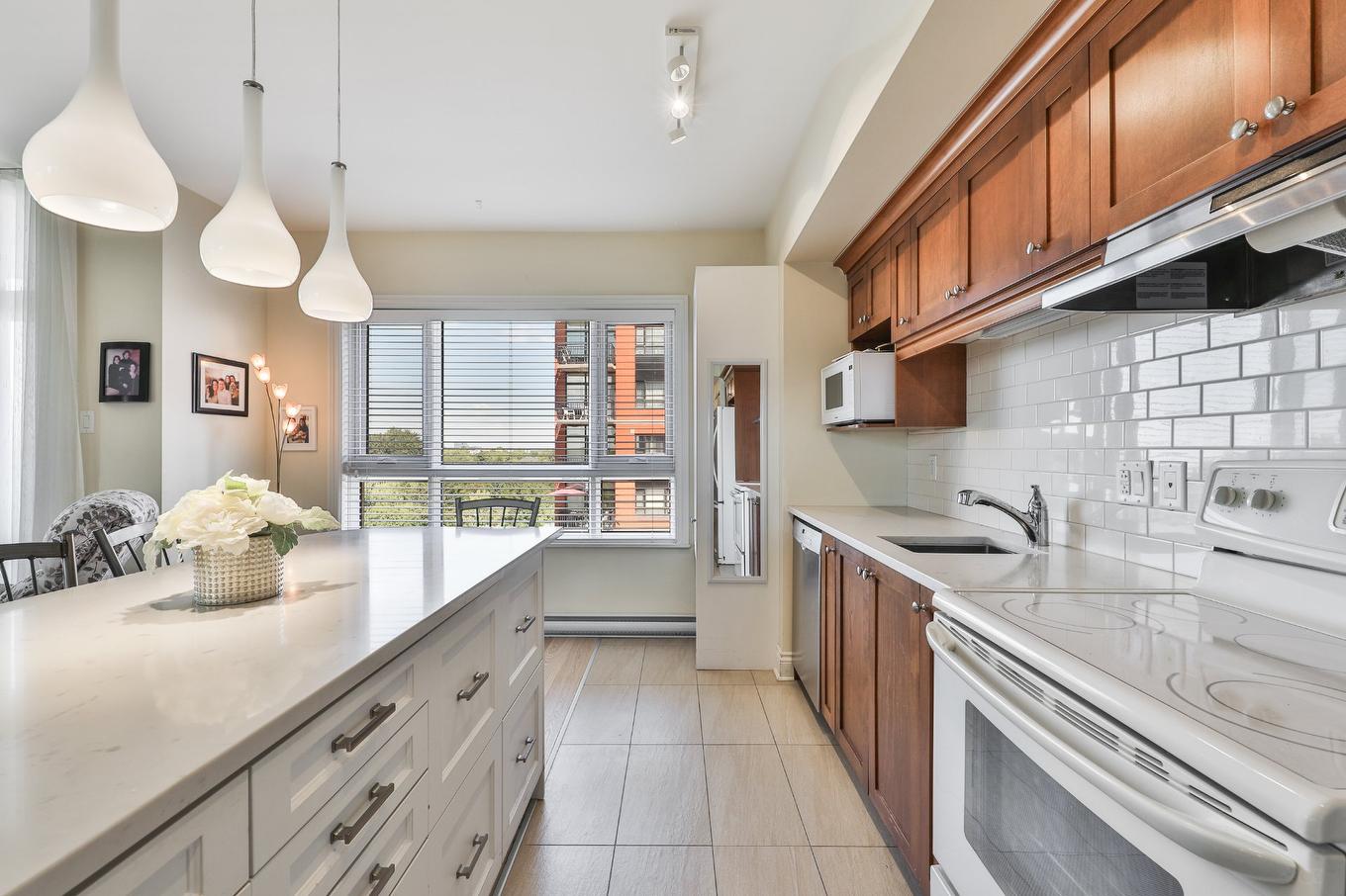 Cuisine - 704-25 Prom. Des Îles, Laval (Chomedey), QC - Indoor Photo Showing Kitchen With Upgraded Kitchen