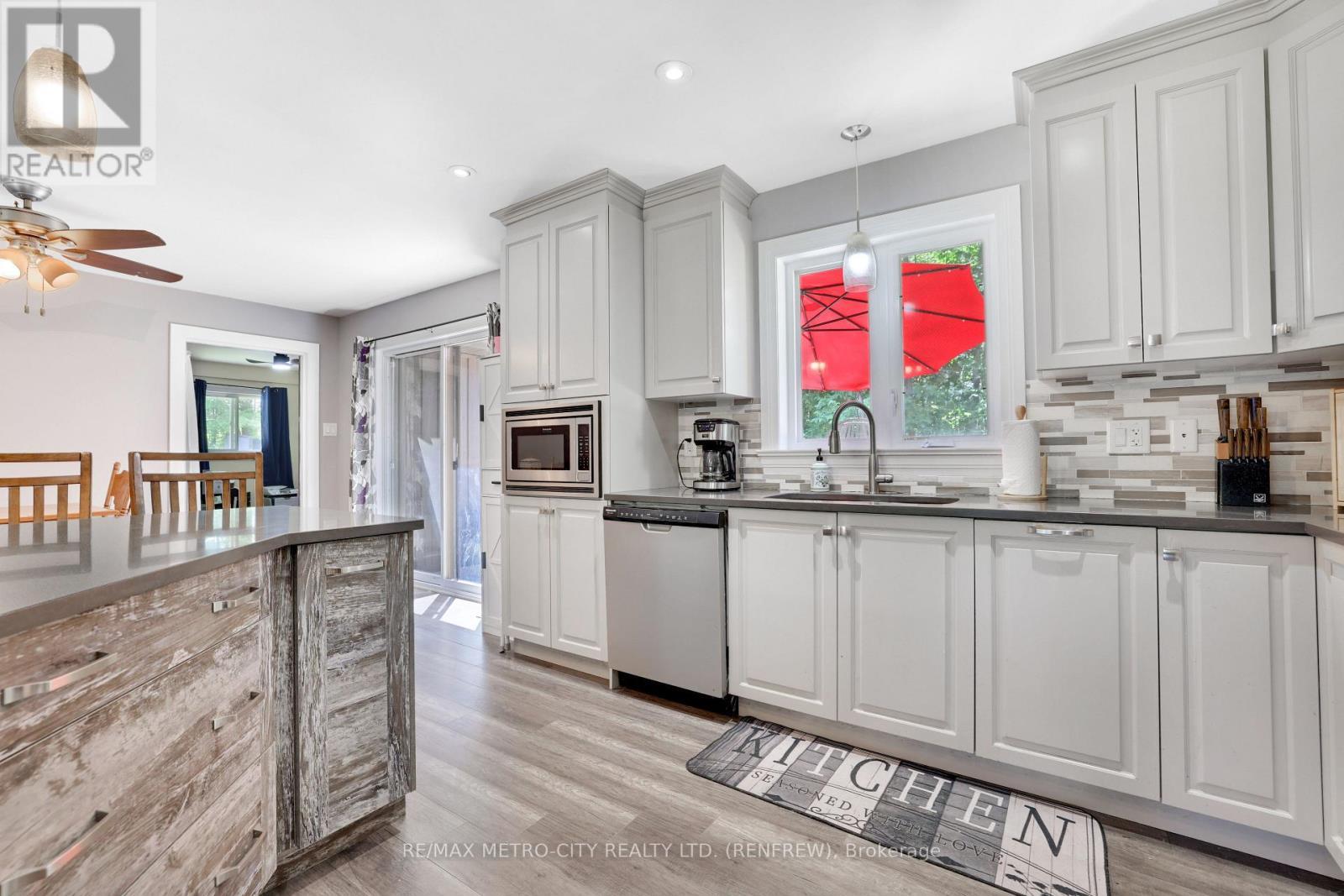 2457 Burnstown Road, Mcnab/Braeside, ON - Indoor Photo Showing Kitchen