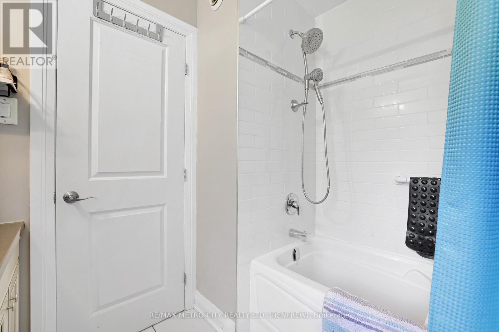 2457 Burnstown Road, Mcnab/Braeside, ON - Indoor Photo Showing Bathroom