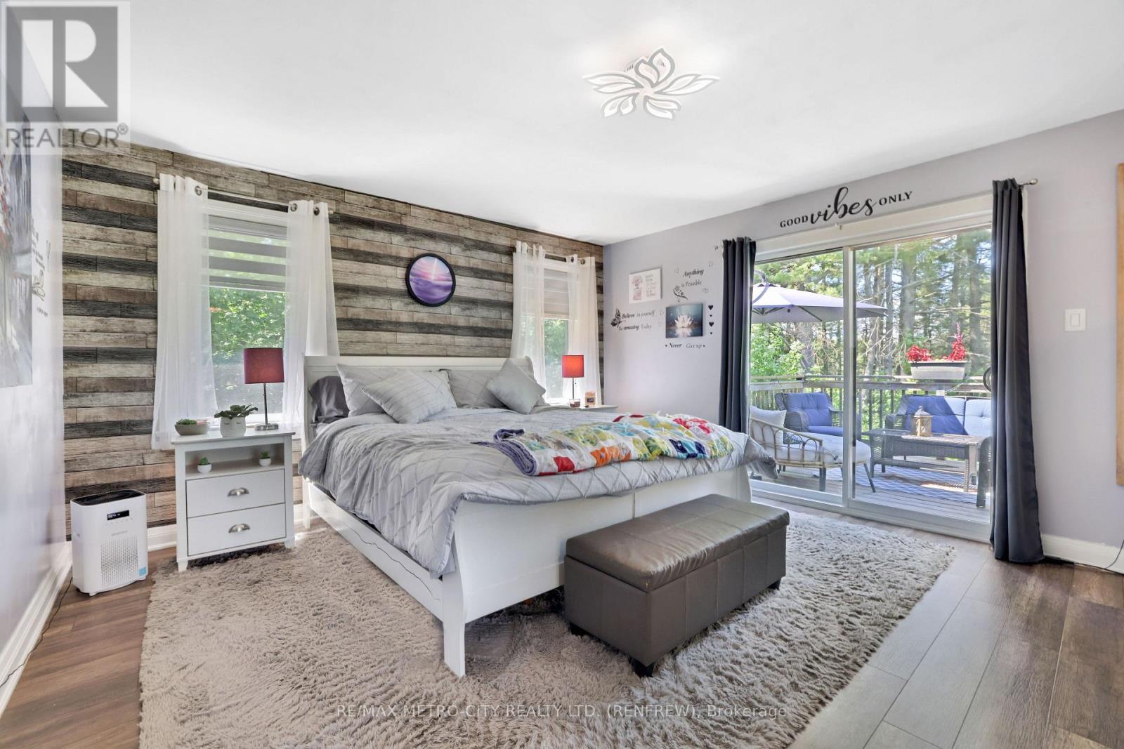 2457 Burnstown Road, Mcnab/Braeside, ON - Indoor Photo Showing Bedroom