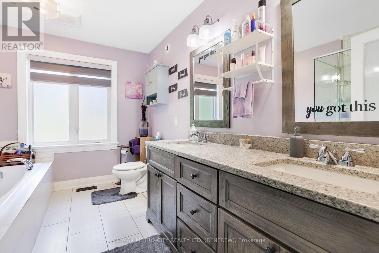 2457 Burnstown Road, Mcnab/Braeside, ON - Indoor Photo Showing Bathroom