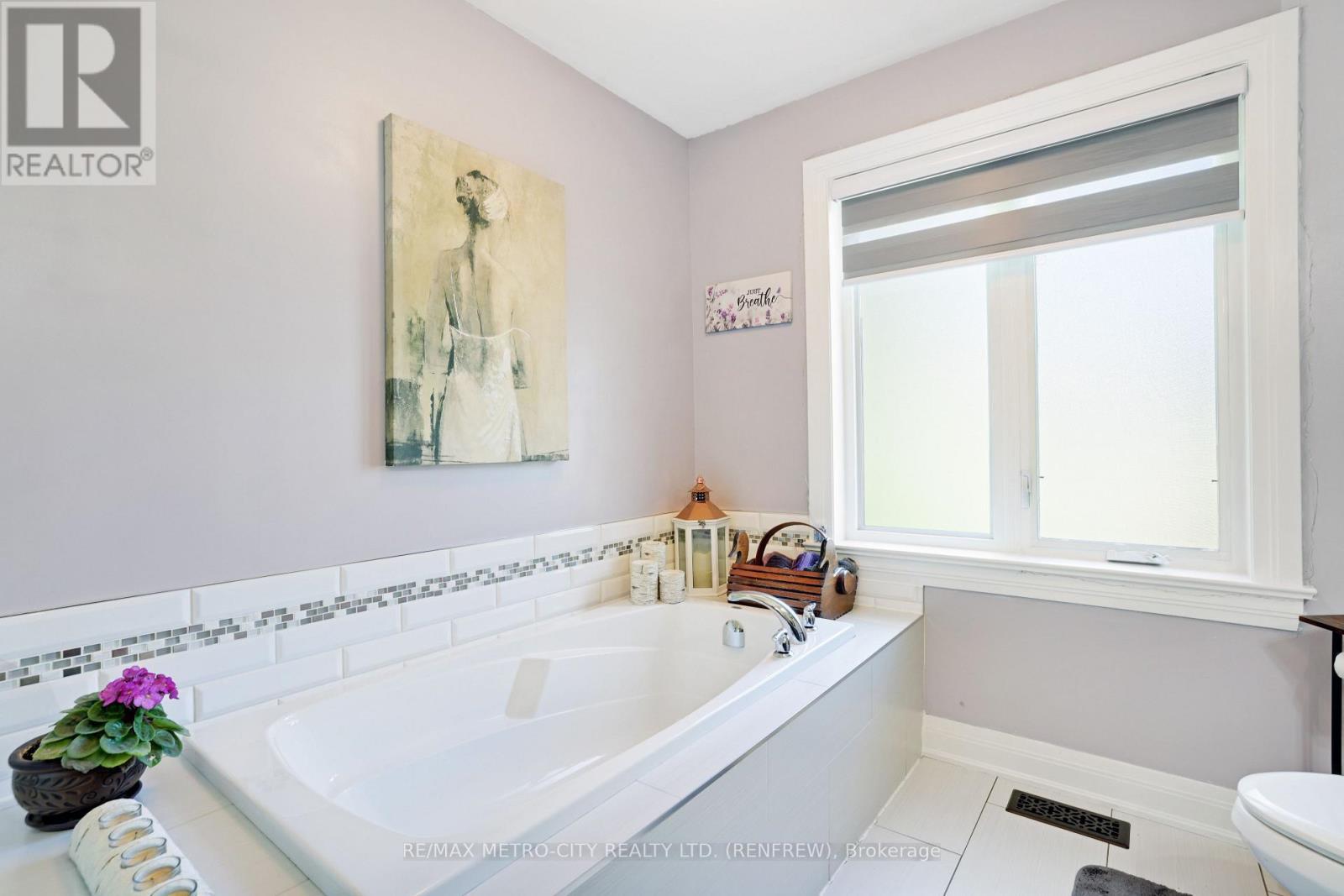 2457 Burnstown Road, Mcnab/Braeside, ON - Indoor Photo Showing Bathroom