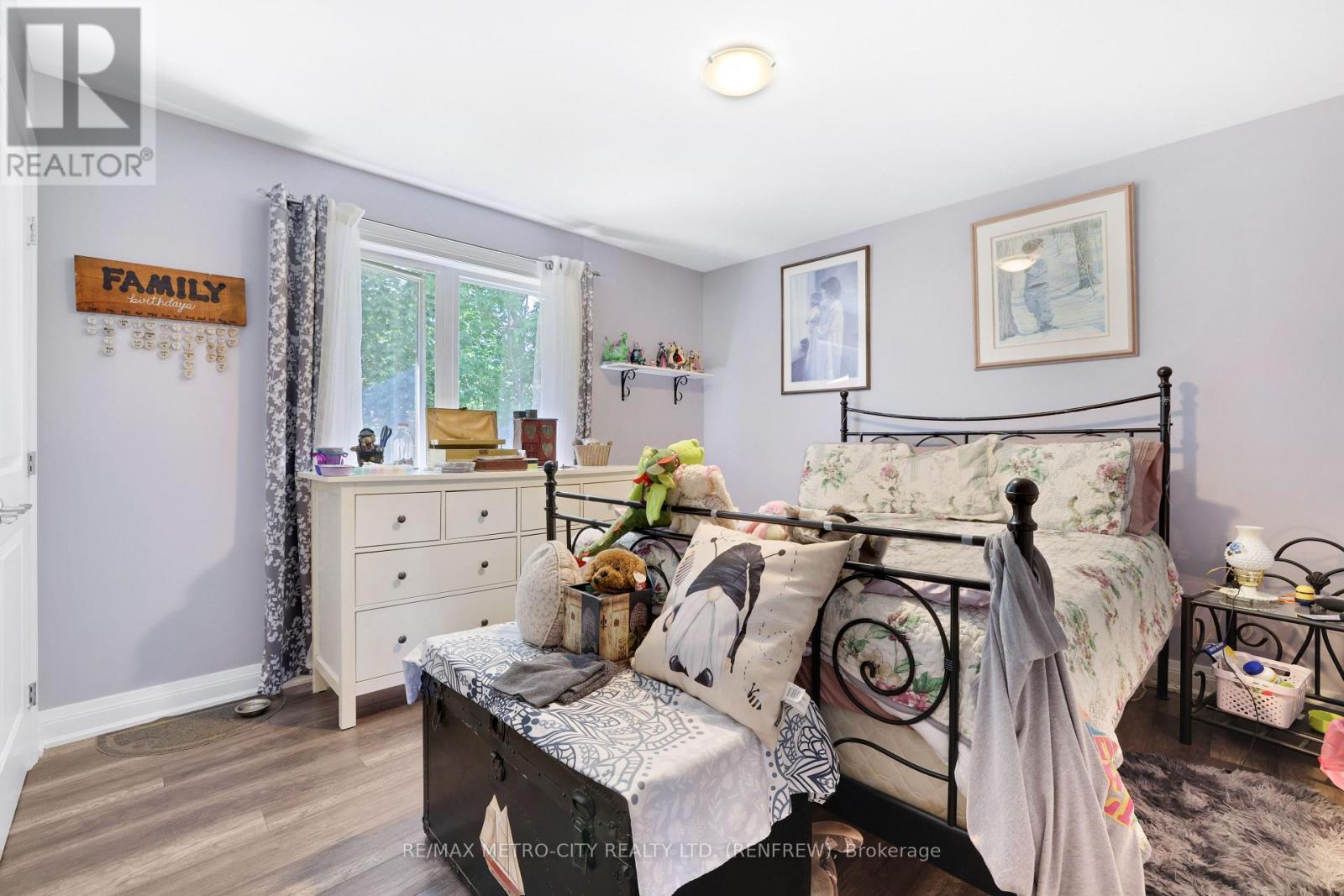 2457 Burnstown Road, Mcnab/Braeside, ON - Indoor Photo Showing Bedroom