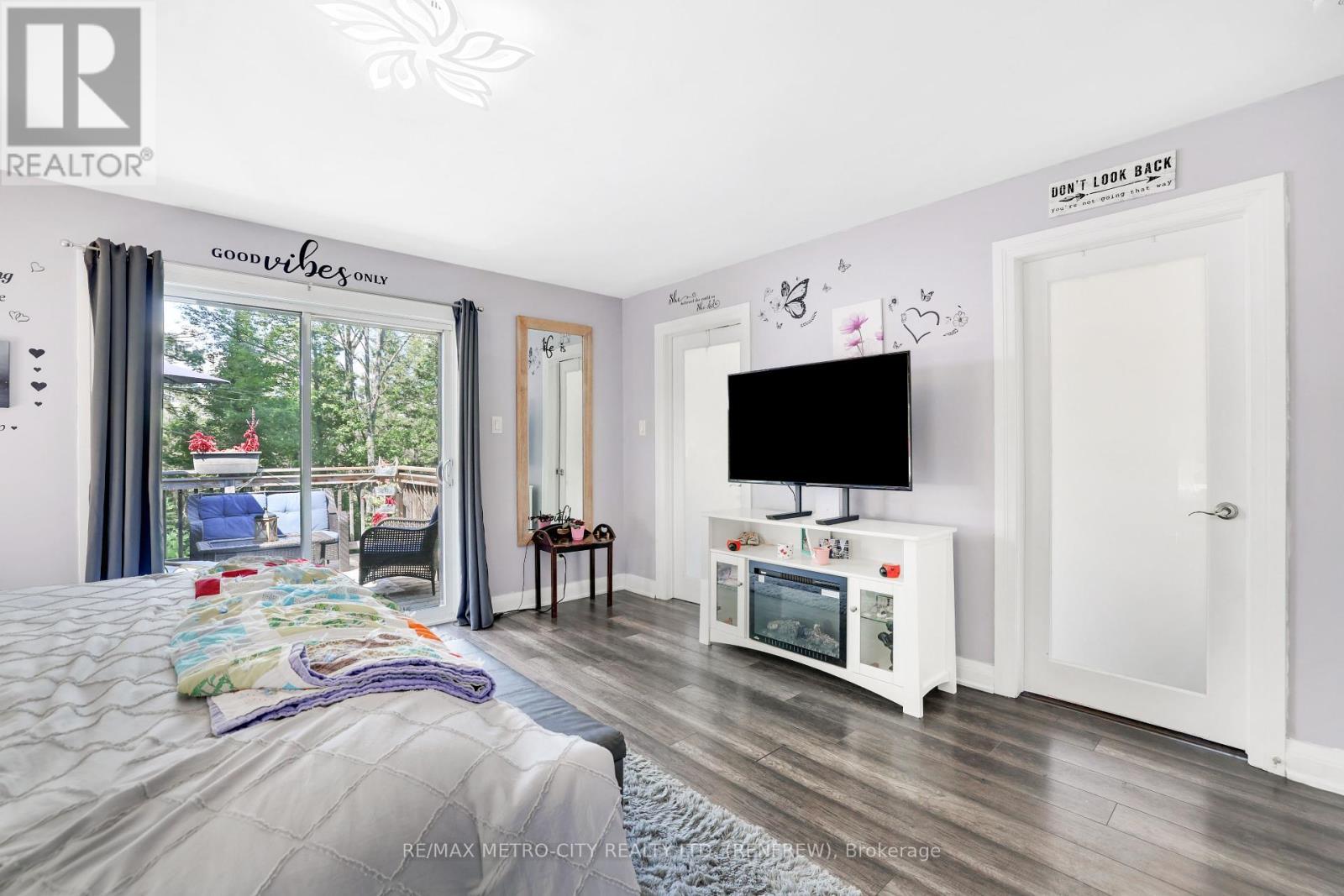 2457 Burnstown Road, Mcnab/Braeside, ON - Indoor Photo Showing Bedroom