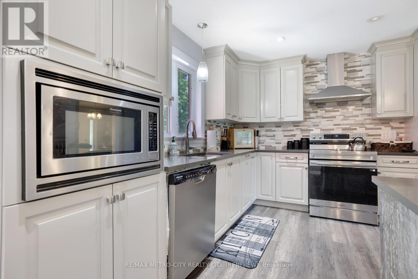 2457 Burnstown Road, Mcnab/Braeside, ON - Indoor Photo Showing Kitchen