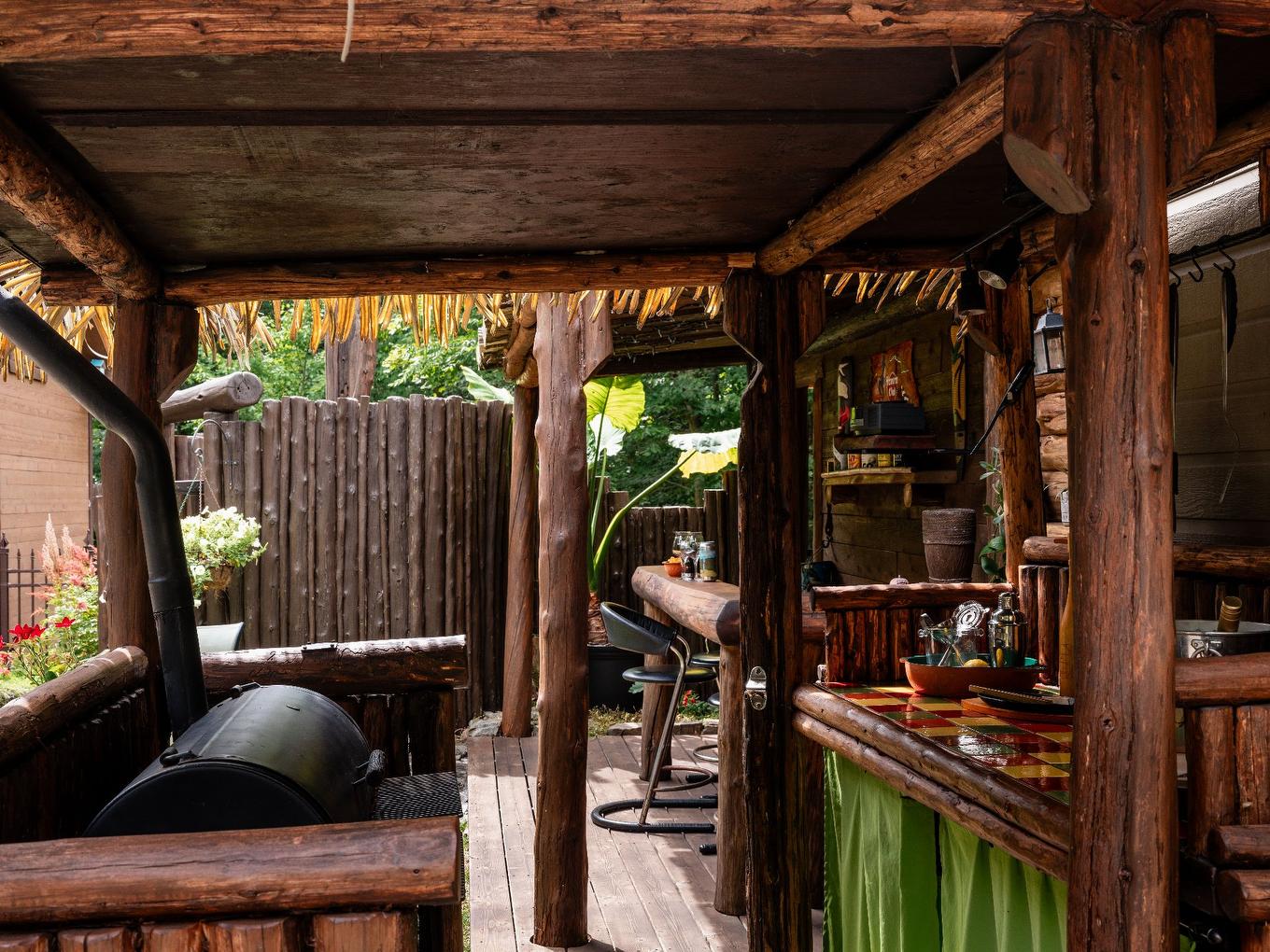 Bar - 41 Rue Des Bois-Francs, Brownsburg-Chatham, QC -