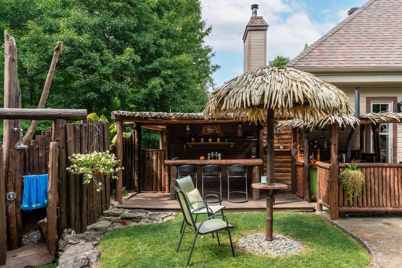 Bar - 41 Rue Des Bois-Francs, Brownsburg-Chatham, QC - Outdoor