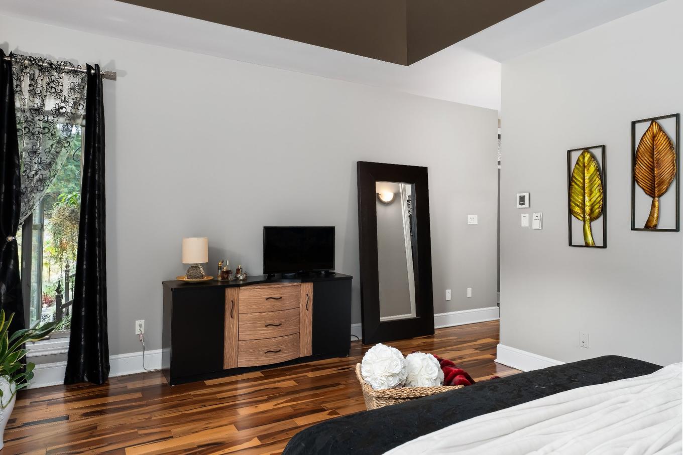 Primary bedroom - 41 Rue Des Bois-Francs, Brownsburg-Chatham, QC - Indoor Photo Showing Bedroom