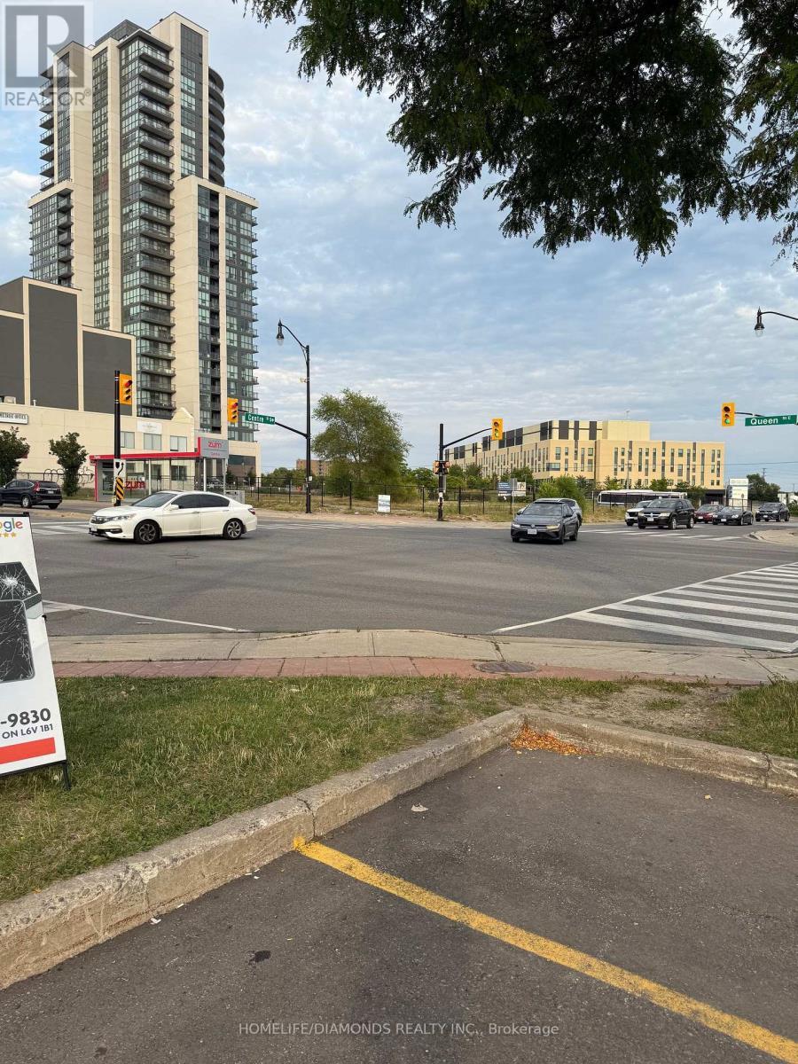 4 - 130 Queen Street E, Brampton, ON