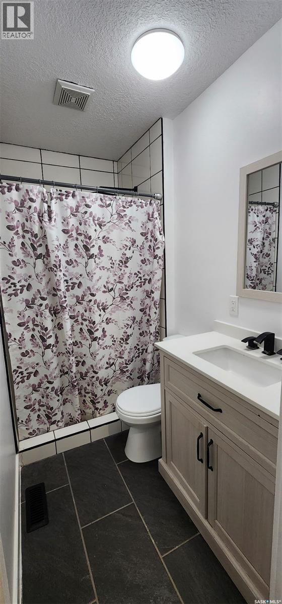 613 Peters Avenue, Oxbow, SK - Indoor Photo Showing Bathroom