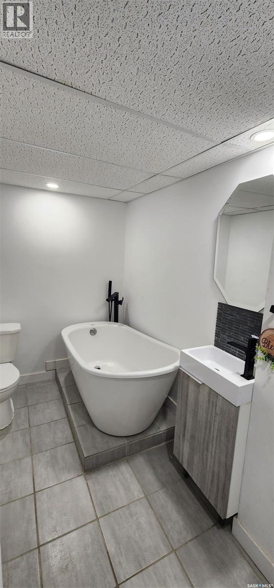 613 Peters Avenue, Oxbow, SK - Indoor Photo Showing Bathroom
