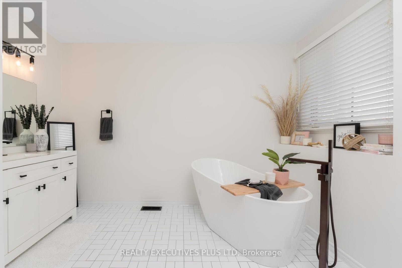 29 Perthshire Court, Hamilton, ON - Indoor