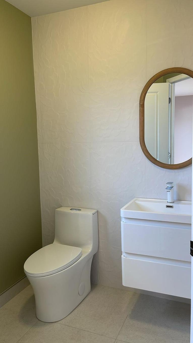 Powder room - 240 Rue Renoir, Saint-Constant, QC - Indoor Photo Showing Bathroom