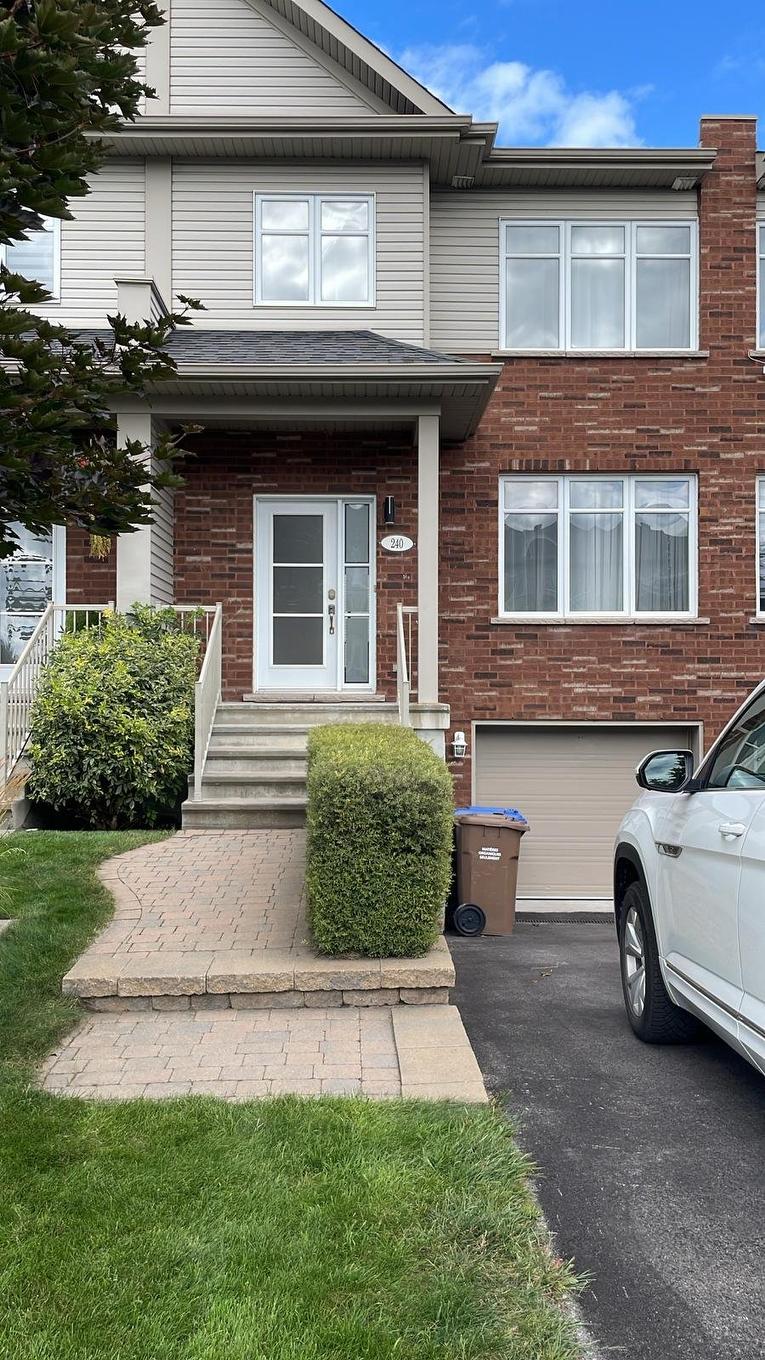 Frontage - 240 Rue Renoir, Saint-Constant, QC - Outdoor