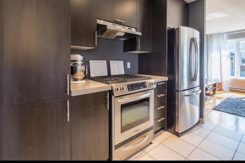 Kitchen - 240 Rue Renoir, Saint-Constant, QC - Indoor Photo Showing Kitchen