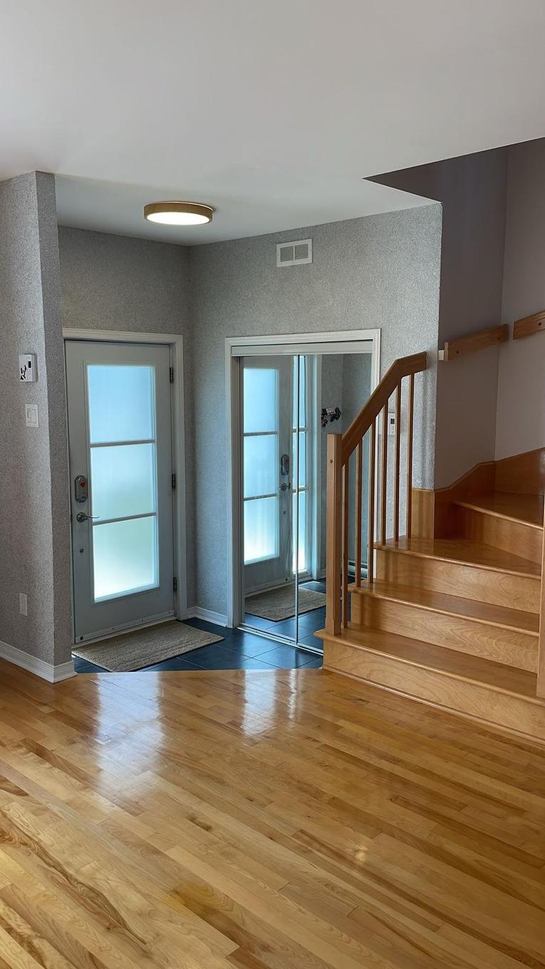 Exterior - 240 Rue Renoir, Saint-Constant, QC - Indoor Photo Showing Other Room