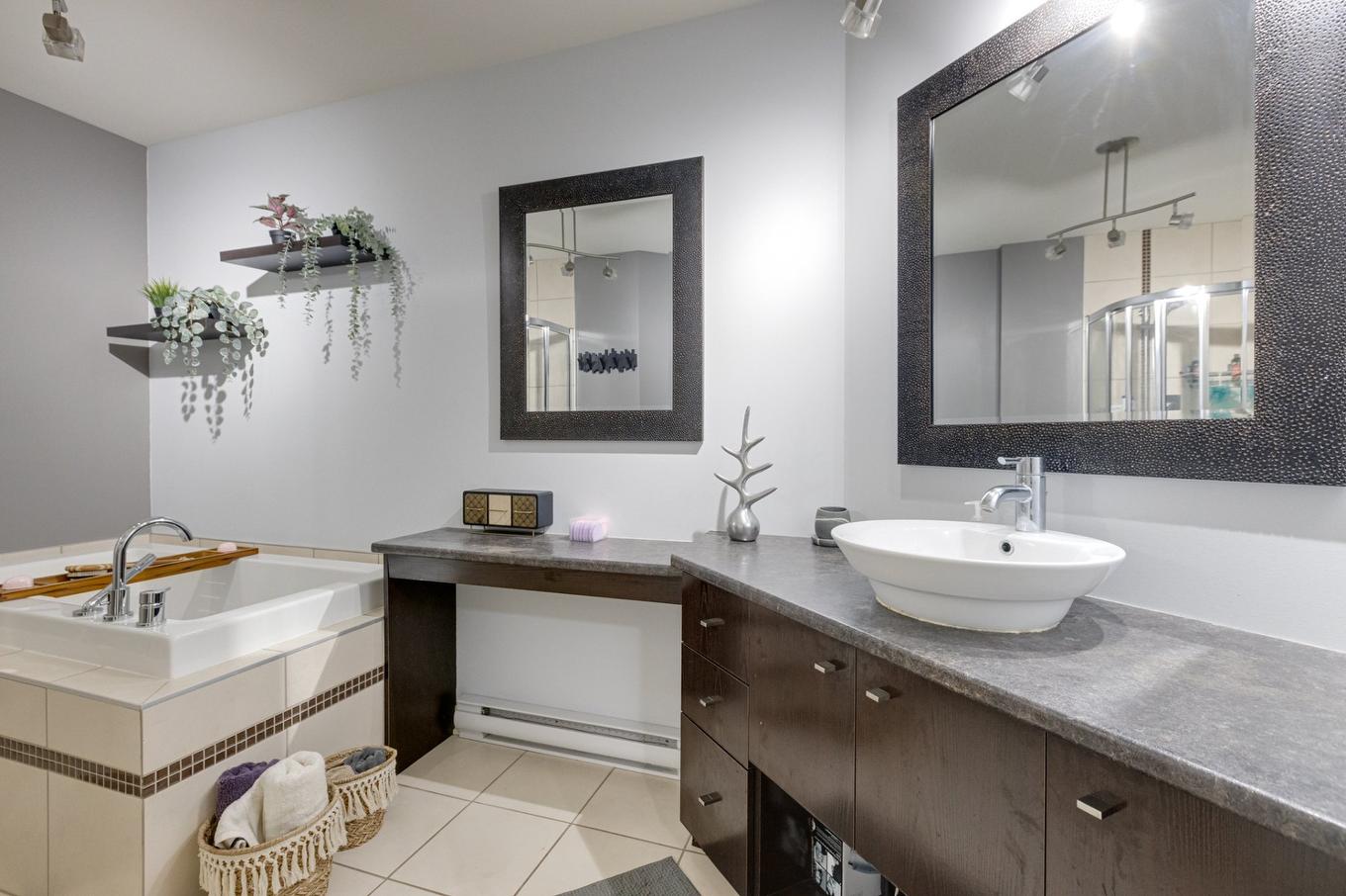 Bathroom - 3-4425 Ch. Des Prairies, Brossard, QC - Indoor Photo Showing Bathroom