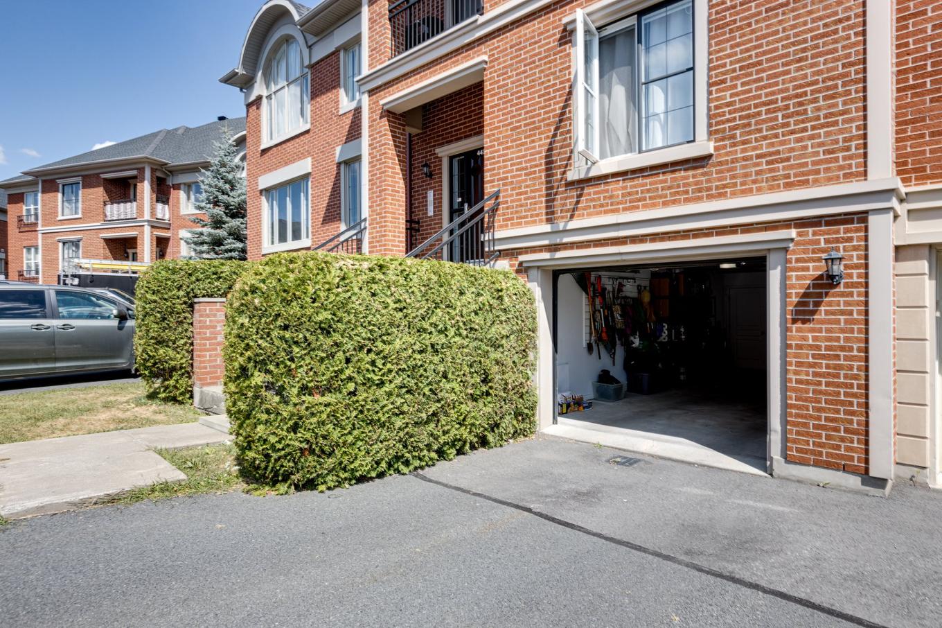 Garage - 3-4425 Ch. Des Prairies, Brossard, QC - Outdoor With Balcony