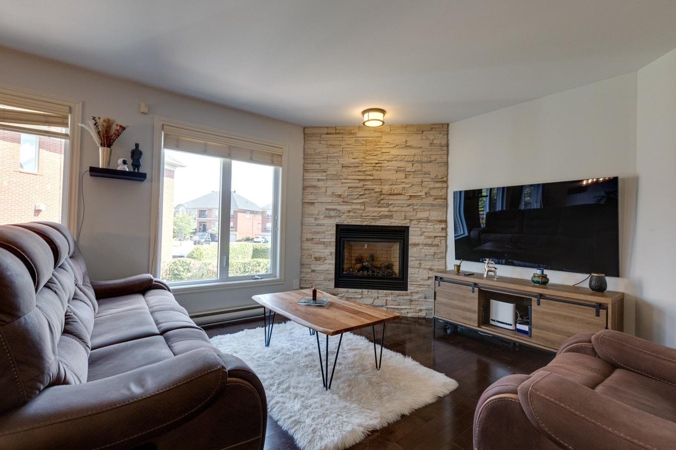 Living room - 3-4425 Ch. Des Prairies, Brossard, QC - Indoor Photo Showing Living Room With Fireplace