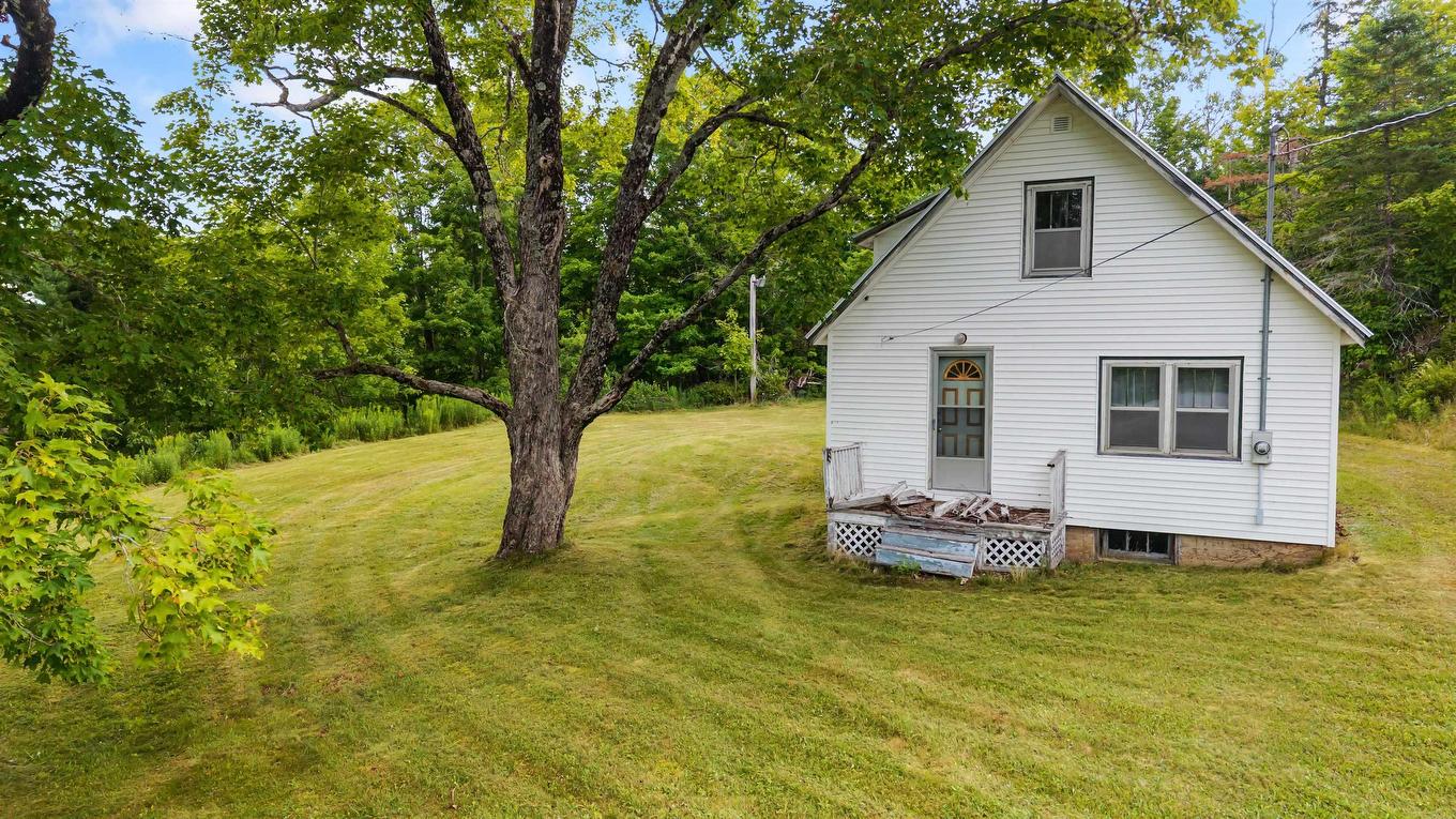 8860 Moose River Road, Lindsay Lake, NS