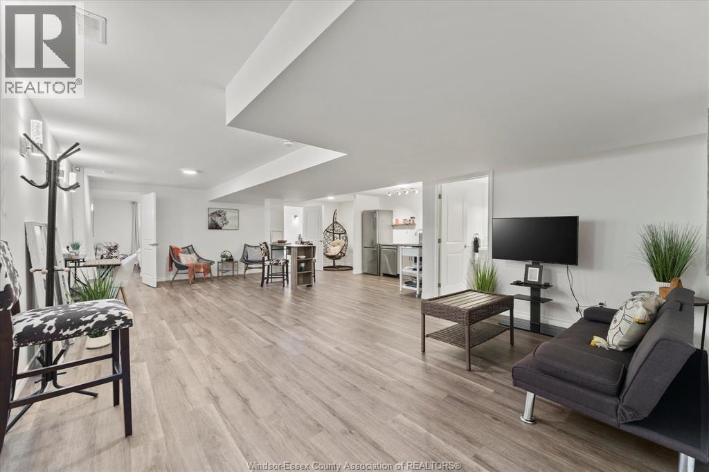 117 Arthur Street North, Harrow, ON - Indoor