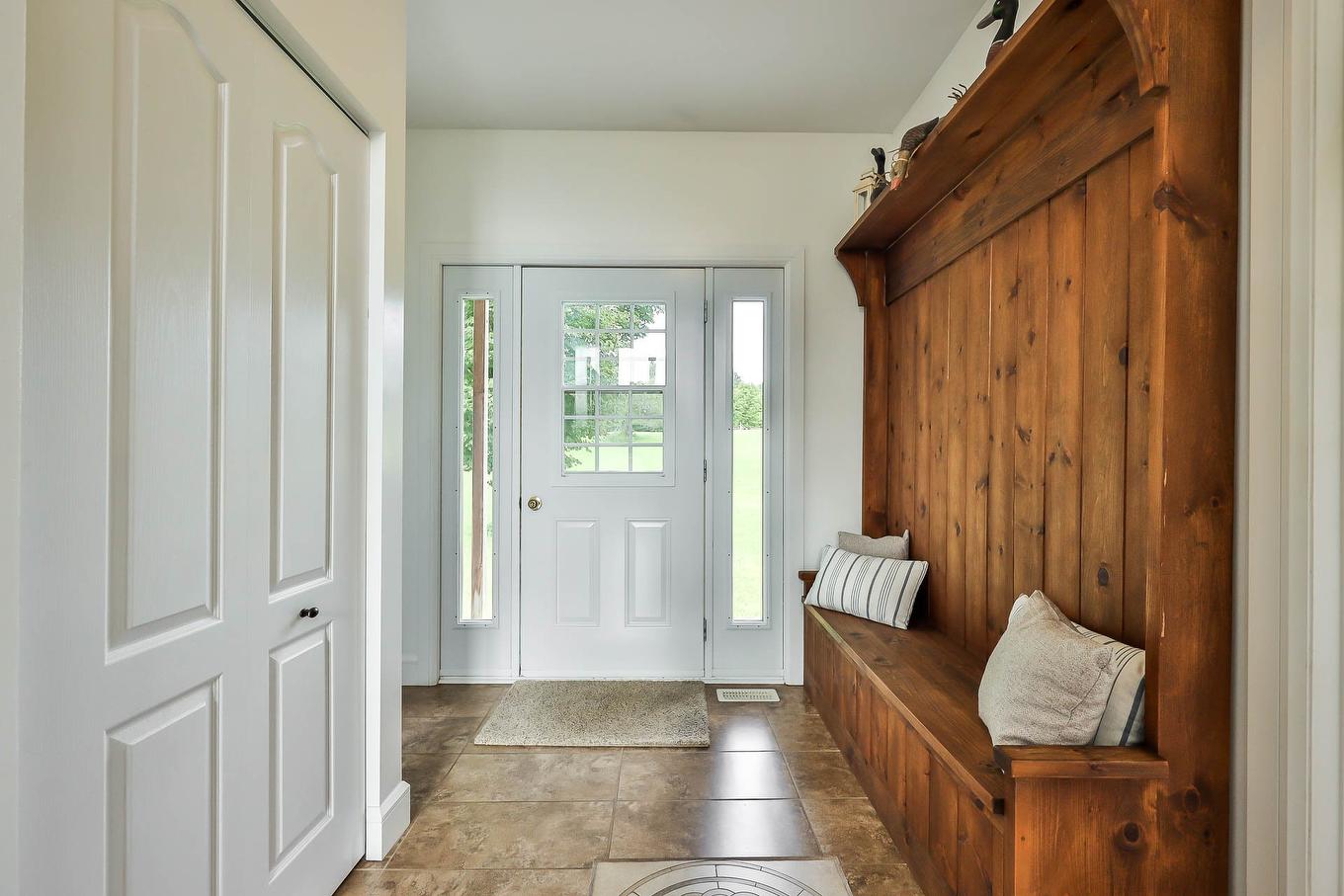 Hall d'entrée/Vestibule - 2060 Côte St-Victor, Papineauville, QC